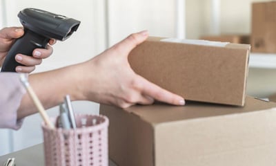 Come calcolare le misure di un pacco da spedire