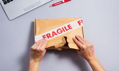 Come imballare e spedire un pacco fragile